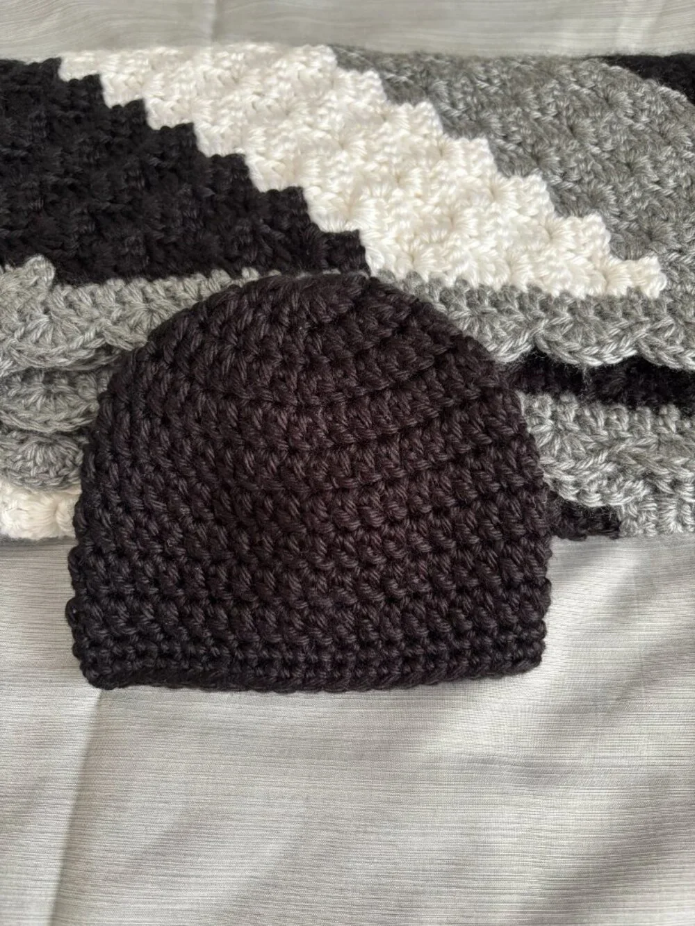 Newborn Gift, Baby Shower Gift receiving blanket and matching beanie set, NEW